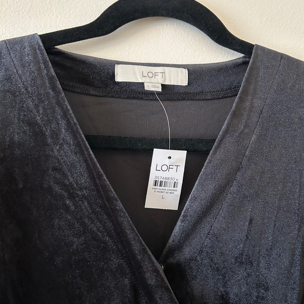 LOFT Womens Black Whimsigoth Velvet Puff Sleeve Peplum Wrap Top Size L - Picture 3 of 7
